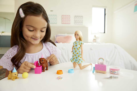 BARBIE DOLL AND PUPPY PARTY PLAYSET --مجموعة لعب حفلة دمية باربي (11.5 بوصة شقراء) وجرو مع جروين أليفين وعجينة وقالب كعكة وإكسسوارات