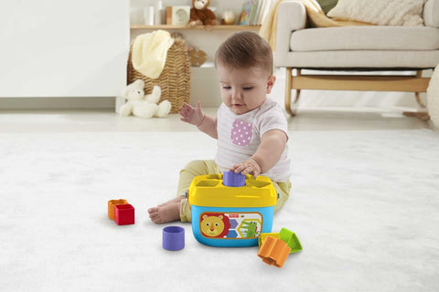 Fisher-Price Stacking Toy Baby’s First Blocks Set of 10 Shapes for Sorting Play for Infants--يب الكبيرة والملوّنة في تعريف طفلك على الألوان والأشكال فيما يقوم بفرز وحدات التركيب وإدخالها وإسقاطها عبر الفتحات المتوفرة على غطاء الصندوق